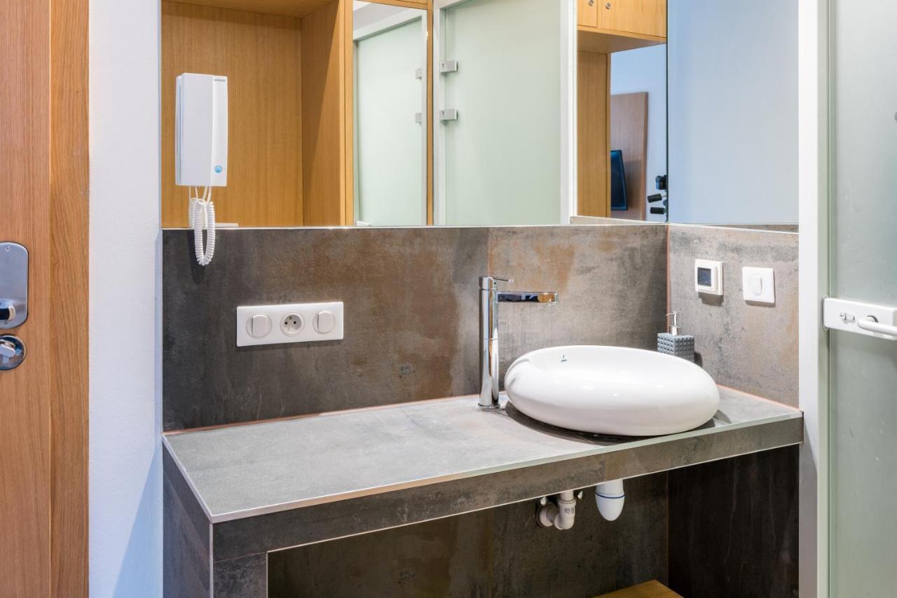 Aparthotel Tcz Wozna Poznań Esterno foto
